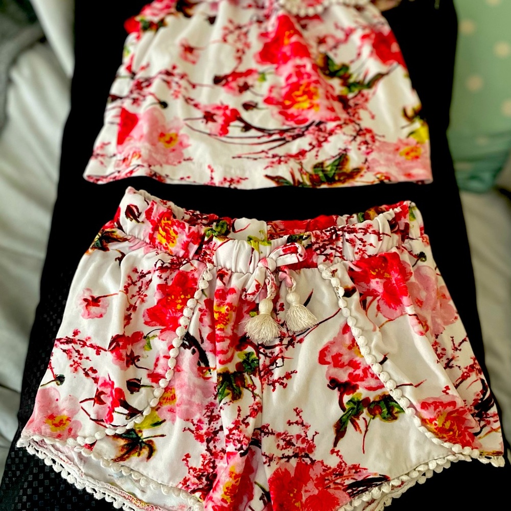 1st Kiss girls brand 2 piece outfit; floral design; matching set